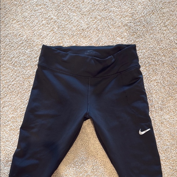 Nike Black Cropped Ankle Pants - Picture 2 of 4